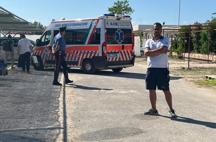 Bimbo morto in spiaggia a Margherita di Savoia: indagato anche il bagnino