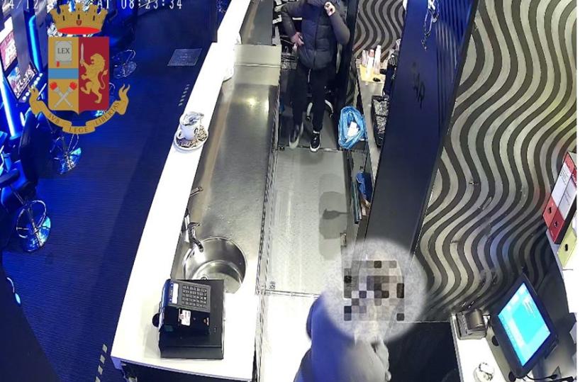 Taranto, rapina in una sala slot il giorno della Vigilia di Natale: arrestato un 43enne