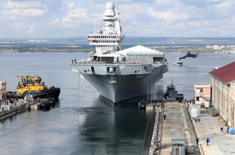 Portaerei Cavour, rotta su Taranto dopo i lavori in Sicilia