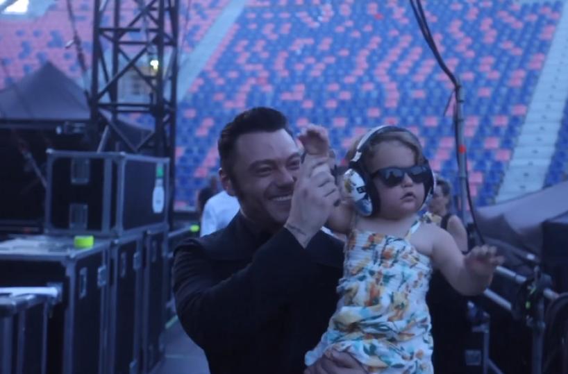 Tiziano Ferro: «Ho un nodulo a una corda vocale, dovrò operarmi»