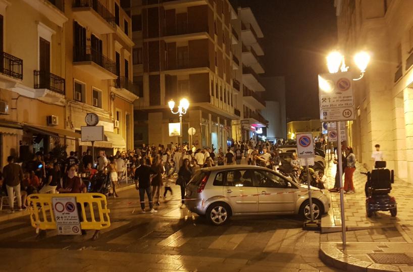 Brindisi, movida molesta: i residenti del centro storico impugnano l’ordinanza del sindaco