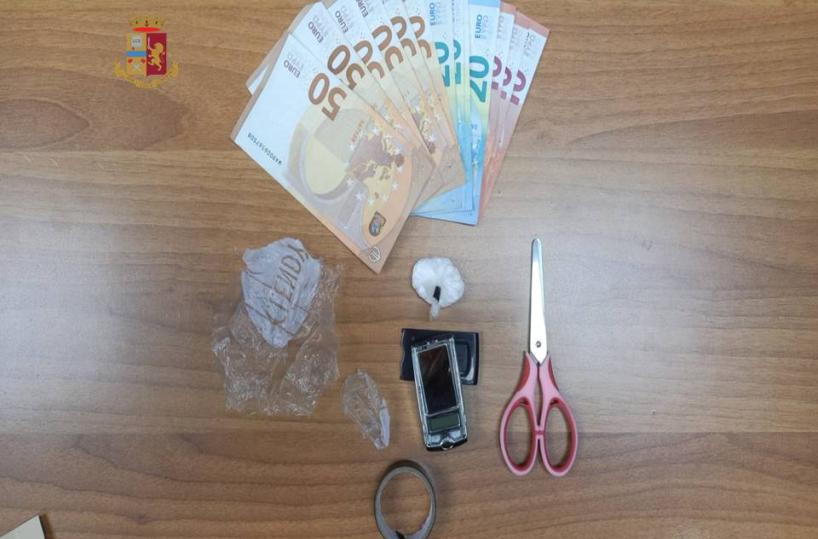 Taranto, spaccio di droga in un’abitazione: arrestato 48enne