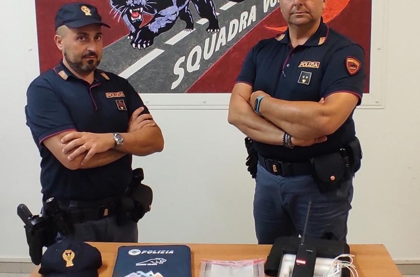 Tenta la fuga a bordo della moto, arrestato pusher nel Brindisino 