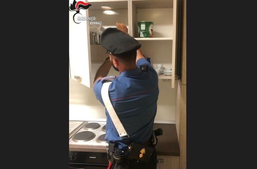 Taranto, in casa mezzo chilo di cocaina: arrestato 54enne