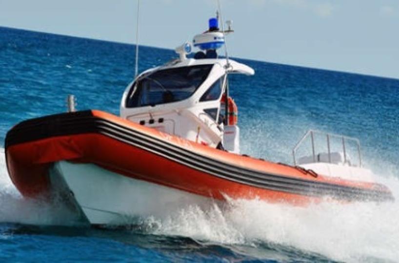 Trani, otto turisti in difficoltà in mare: salvati al largo 
