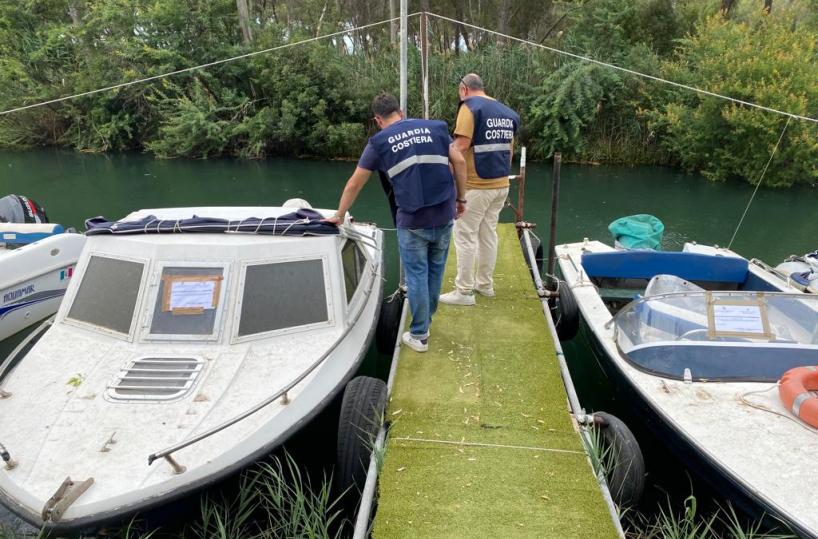 Il fiume Galeso di Taranto trasformato abusivamente in approdo barche