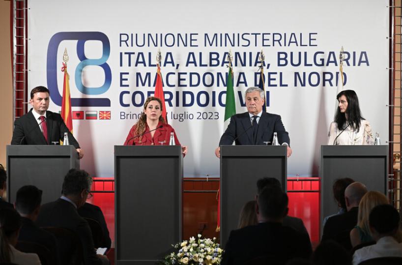 Brindisi, al via il vertice con Tajani: «Corridoio 8 garantirà sviluppo economico»