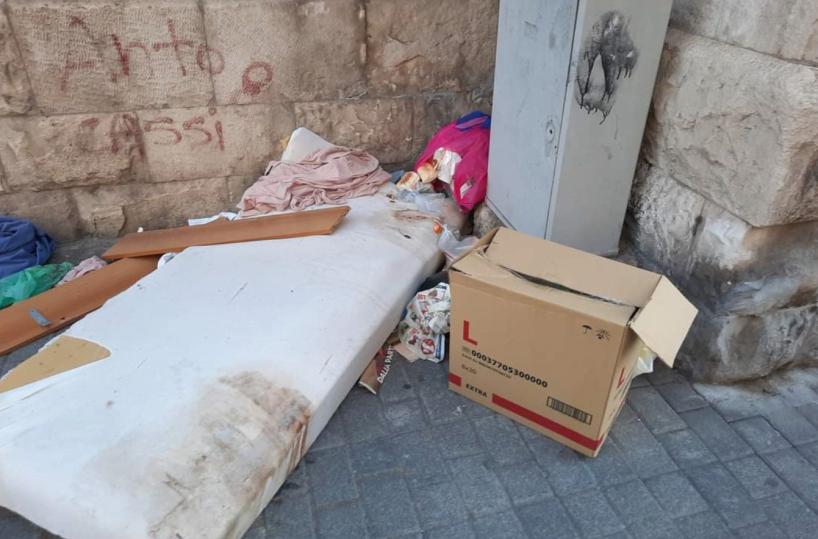Bari discarica a cielo aperto: dai materassi ai vetri, i rifiuti soffocano la città