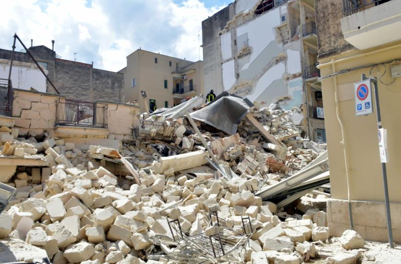 Matera, crolla palazzina di due piani: gli operai erano in pausa pranzo