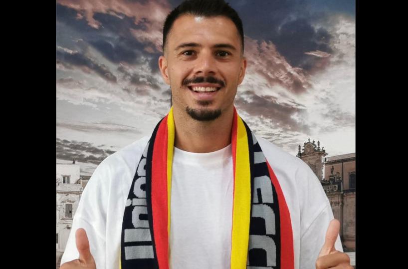 Lecce, lussazione alla spalla sinistra per il difensore Venuti