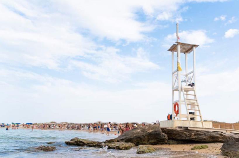 Casalabate, si sente male in acqua: turista muore sotto gli occhi dei bagnanti