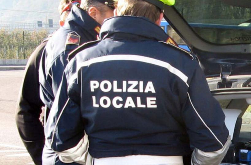 Bari, incidente tra auto e tir sulla SS96: strada chiusa in direzione centro