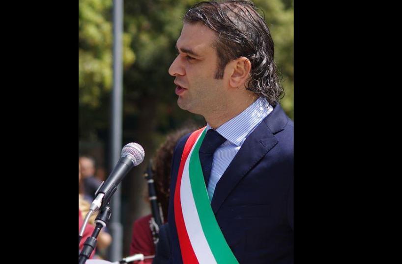 Corruzione, abuso d'ufficio e turbativa d'asta: indagato il sindaco di Monopoli