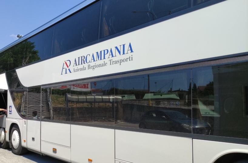 Strappa le chiavi dal quadro per fermare il bus Napoli-Foggia: l'autista salva 70 passeggeri