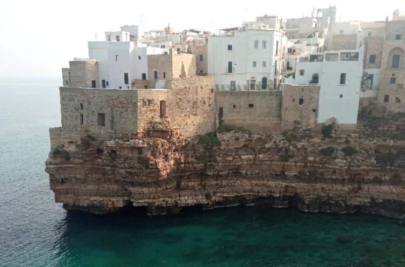 «Polignano a Mare registra un +22% di arrivi: qui boom di americani e australiani»