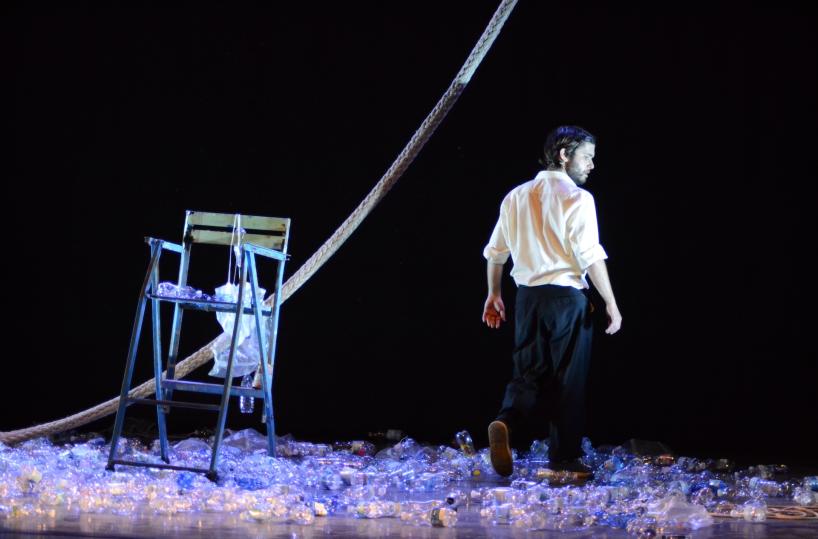 Bari ricorda lo sbarco della Vlora dopo 32 anni: l'omaggio al Teatro Piccinni e al Museo Civico