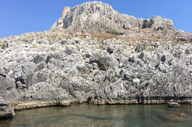 Otranto, nuovo cedimento della falesia: scatta il divieto di balneazione