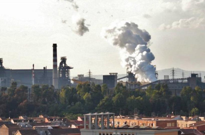 Taranto, cattivi odori; diffida e sospensione per un'azienda 