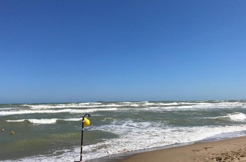 Tragedia a Lesina, diciassettenne annega: colpa del mare molto agitato