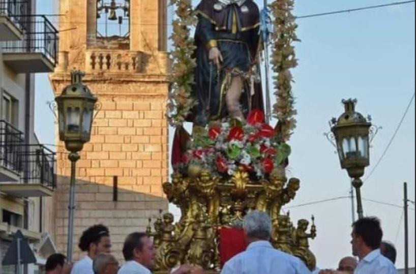 Mola di Bari, confraternita in cerca di «portatori» per la statua di San Rocco