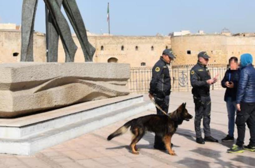 Taranto, il fiuto di Basco non  fallisce e stana la droga nascosta in auto