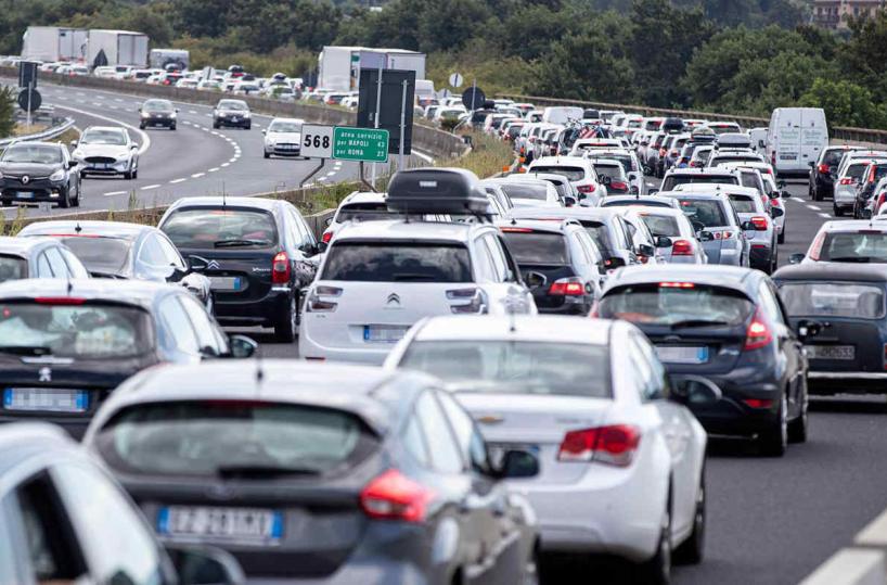 Weekend da bollino rosso: previsti 12 milioni in viaggio sulle strade 