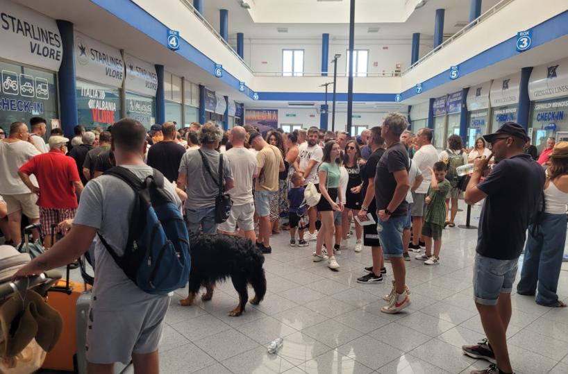 Brindisi, nave albanese in avaria: disagi per 530 passeggeri