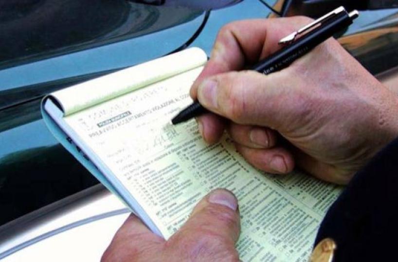 Milano, sommerso dalle multe, ma è invalido e il motorino gli è stato rubato