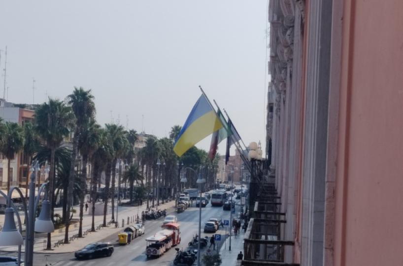 Bari, bandiera ucraina su Palazzo di Città per l'anniversario dell'indipendenza del paese