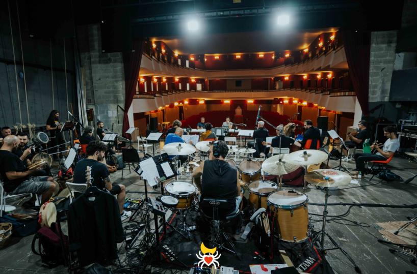 Notte della Taranta, sul palco artisti e ballerini dal Salento, apertura con Borlizzi e Nidi d'Arac