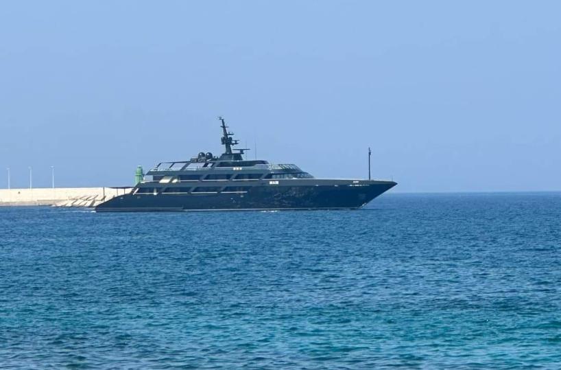 Gallipoli, lo yacht di "Re Giorgio" Armani ha fatto sosta una notte nel porto