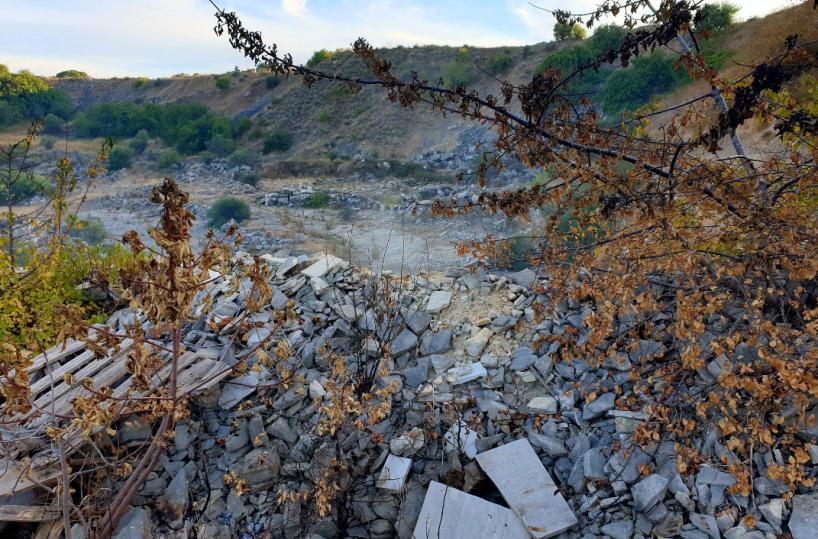 Trani, la cava ha ripreso a esalare fumi nauseabondi: adesso chi interviene?