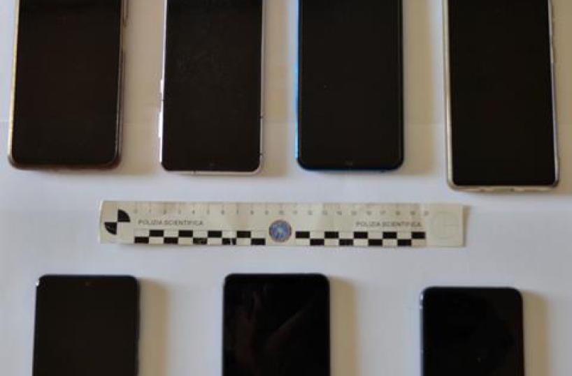 Galatina, in casa 8 smartphone rubati: denunciato 32enne, incastrato dalla geolocalizzazione