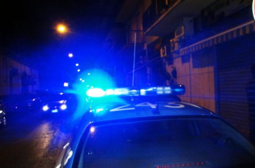 Lecce, assalto armato in una villa di via Adriatica: proprietari minacciati e rapinati