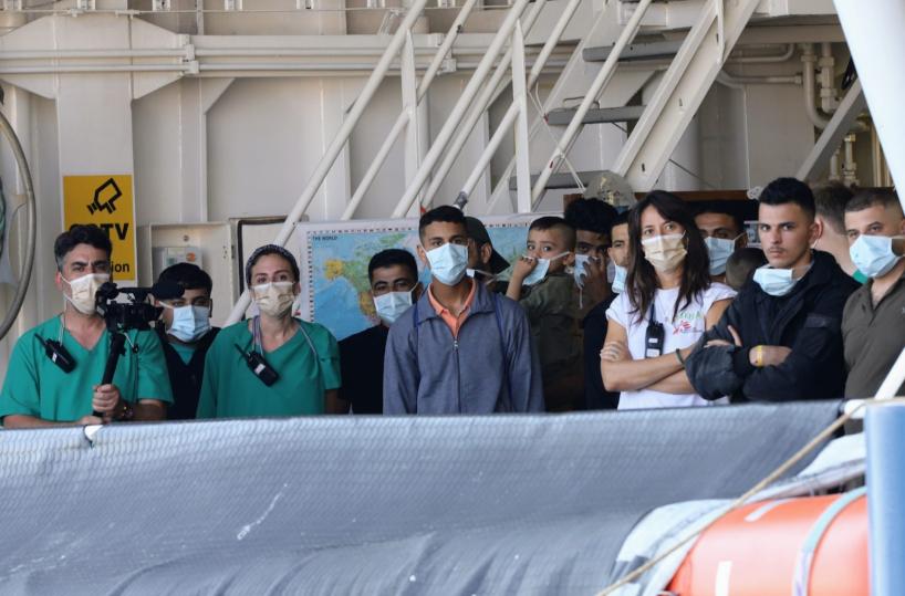 Bari, giunta nel porto la nave Geo Barents con 31 migranti