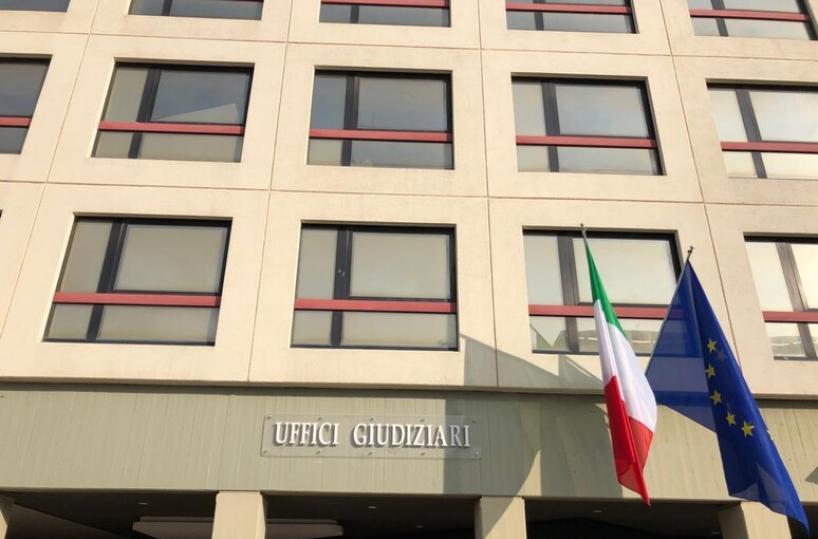 Bari, cocaina in auto per incastrare l'amante: due avvocati nei guai