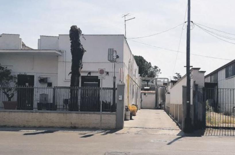 Rapina col kalashnikov, a Gioia del Colle terrore nel caseificio