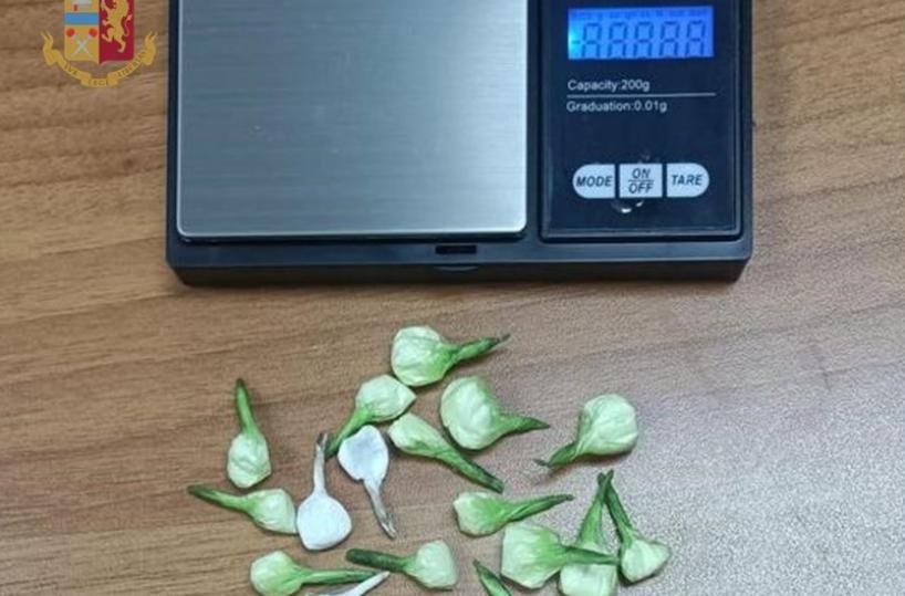 Taranto, cocaina negli slip: arrestato pusher 42enne