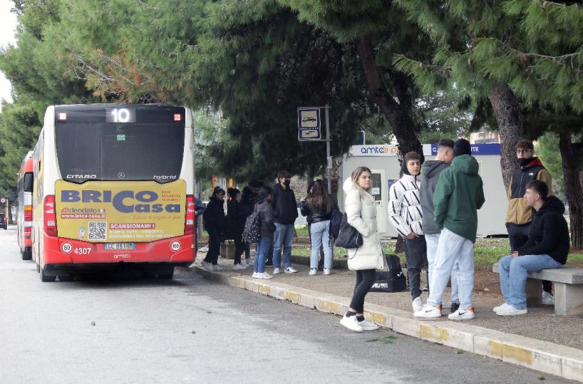 Trasporto scolastico, orari sballati: a Bari la protesta