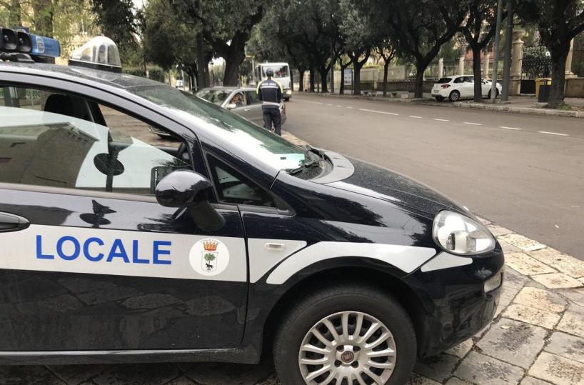 Bari, morde all'orecchio agente della polizia locale: parcheggiatore abusivo condannato a 8 mesi