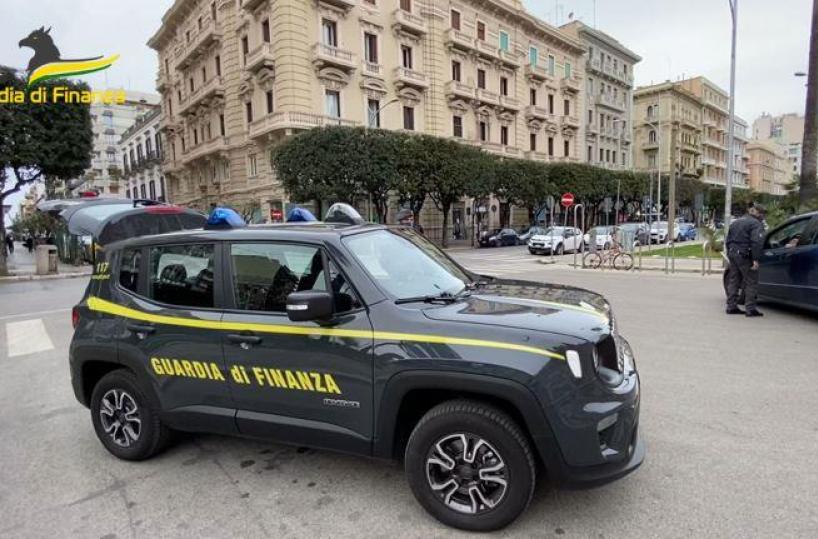 Bari, GdF sorprende 7 «bagarini» a vendere abusivamente biglietti della Fiera: segnalati