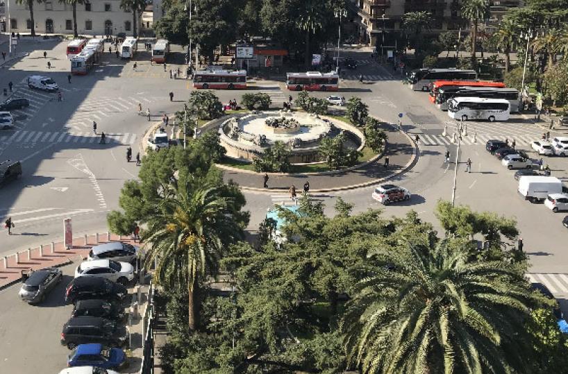 Bari contro la Sla: la fontana di Piazza Moro si illumina di verde