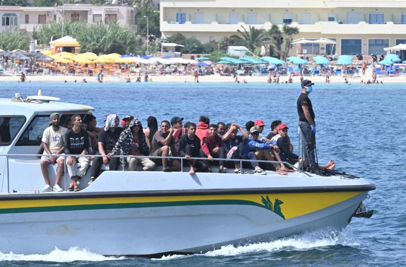 Sbarchi, numeri e propaganda, ma sui migranti dobbiamo restare umani