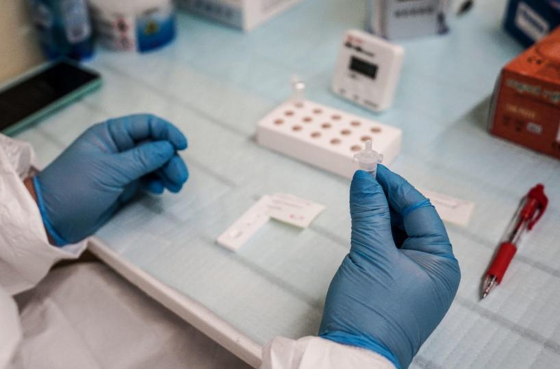 Covid, in Puglia obbligo tamponi per chi si ricovera in reparti a rischio