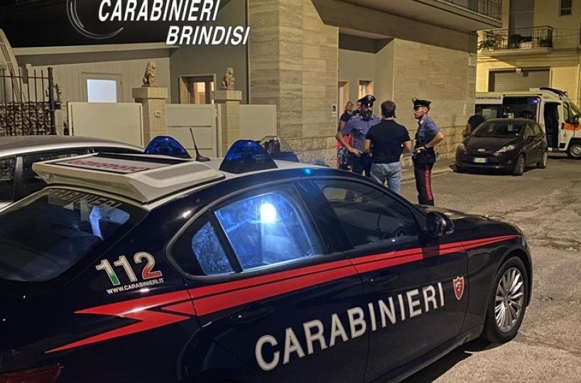 Fasano, si barrica in casa armata con il figlio di 8 anni: liberato dai carabinieri