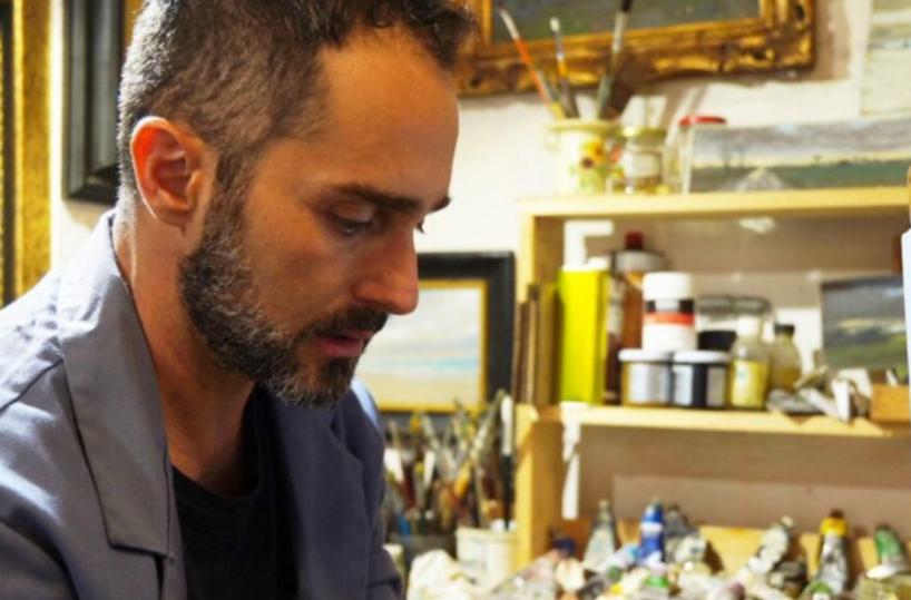 Nello studio dove Fiorillo dipinge il «suo» Salento