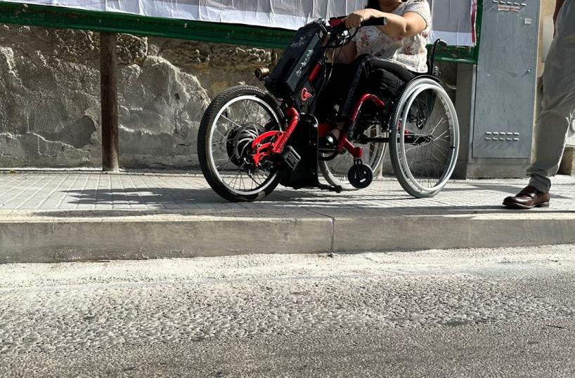 Lecce, niente scivoli per disabili sul marciapiede di viale Grassi appena rifatto