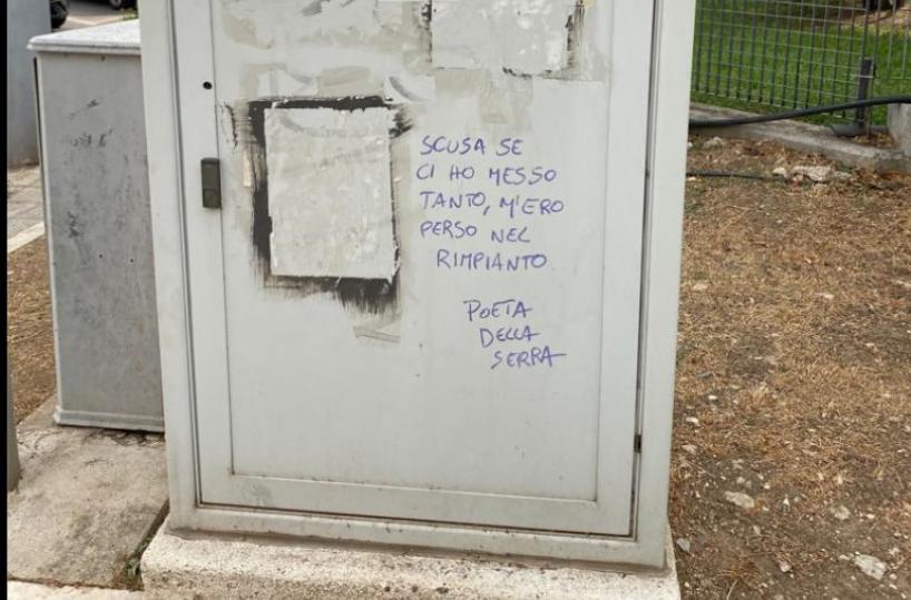 Bari, quegli strani versi in rima vergati dall’anonimo «Poeta della serra»