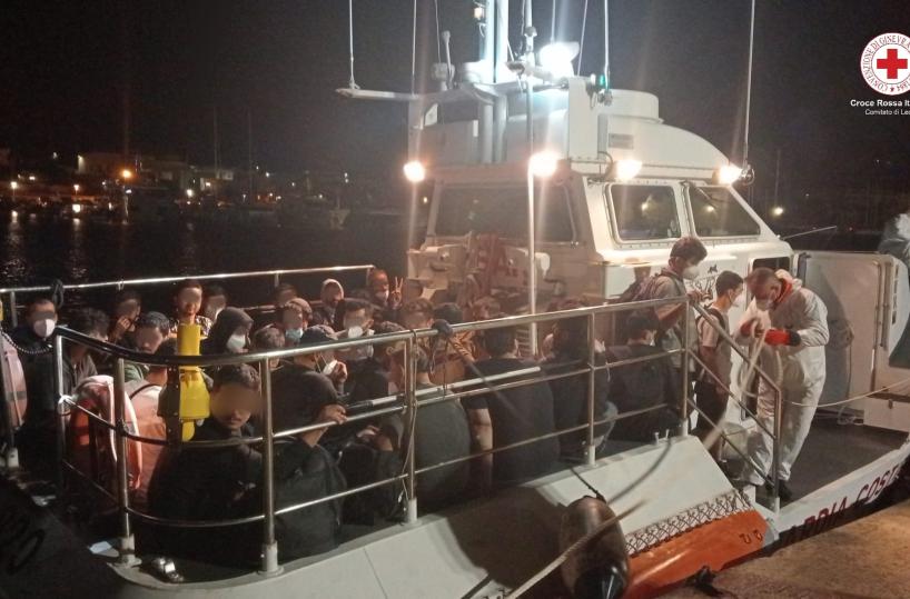 Leuca, sbarcati nella notte 83 migranti, anche 15 minorenni