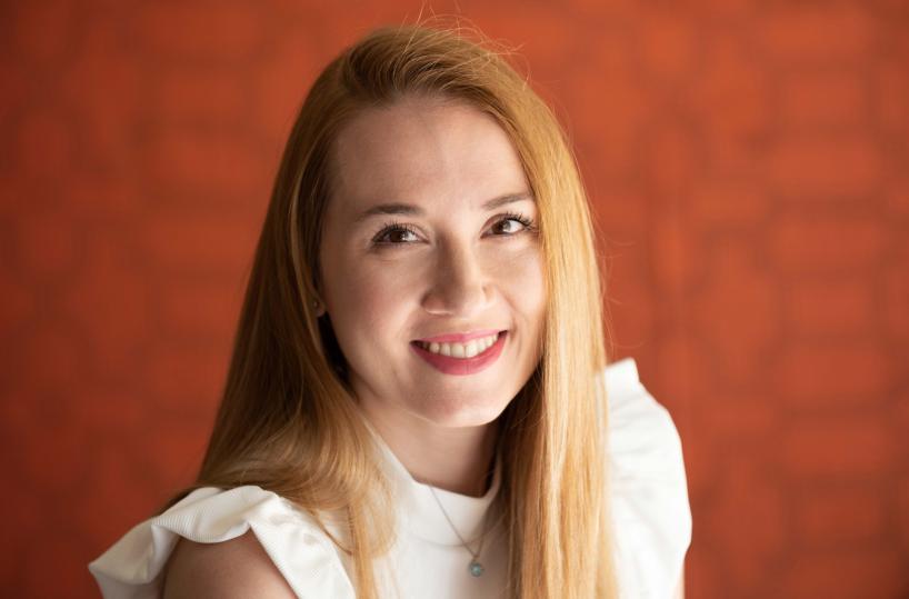 Bari aspetta Felicia Kingsley, la regina dei romanzi rosa che domina le classifiche